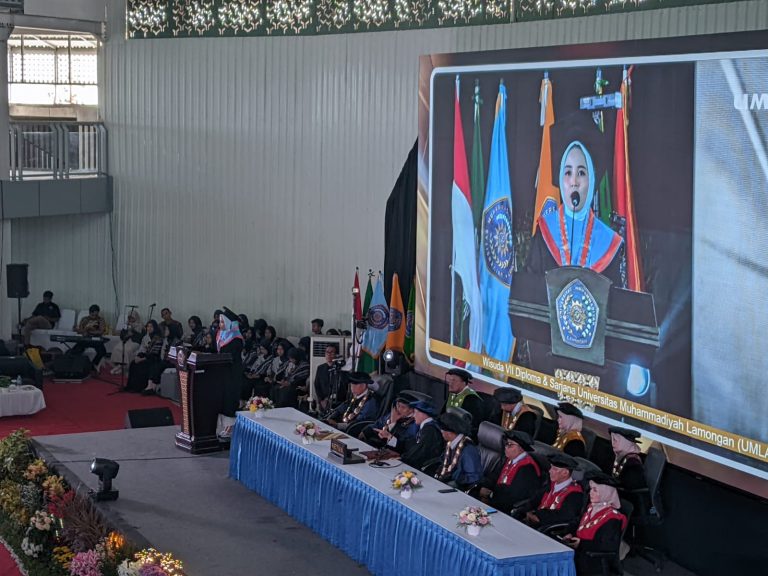 Wisuda VII Diploma & Sarjana Universitas Muhammadiyah Lamongan:Awal Dari Perjuangan
