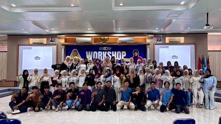 Speak English With Confidence: UKM English Enthusiast Club Hadirkan Workshop Public Speaking Inspiratif