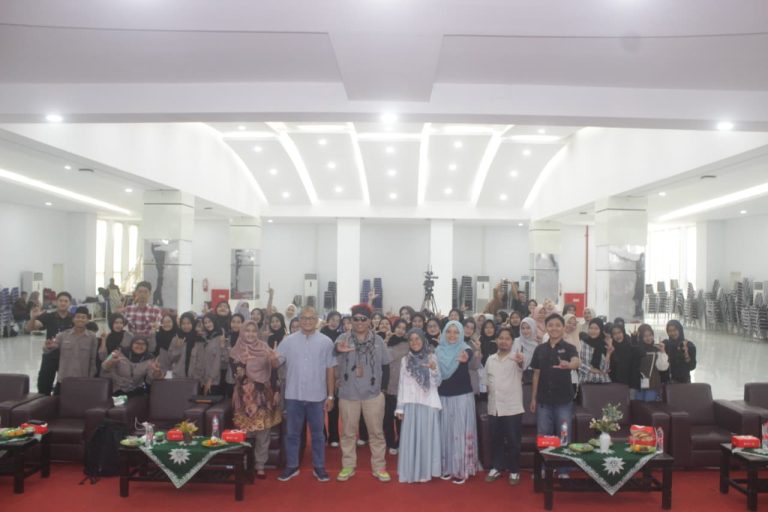 HIMAFARSI UMLA Gelar Seminar Nasional Bahas Dampak Perkembangan Apotek Desa terhadap Praktik Kefarmasian
