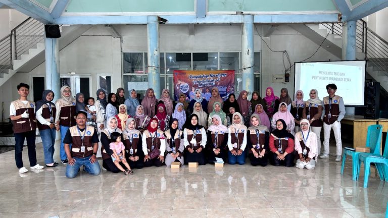 Kegiatan penyuluhan Tuberkulosis (TBC), imunisasi, serta pemeriksaan kesehatan gratis yang bertempat di Balai Desa Banjarwati
