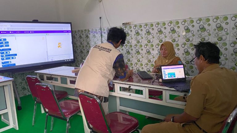 Mendorong Generasi Digital: Inovasi Pembelajaran Coding Lewat Scratch Hadir di SDN Kemantren